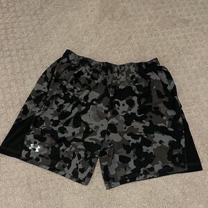 Under Armour Men's Black and Gray Camo Athletic Shorts